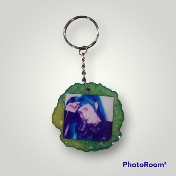 Ashnikko Green Glitter Keychain (Z157) - Picture 3 of 9